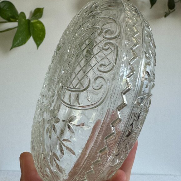 Vintage Clear Glass Round Lidded Candy Dish - Picture 11 of 11